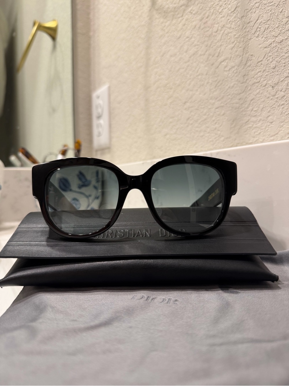 Christian Dior Black Oversized Sunglasses - Picture 4 of 9